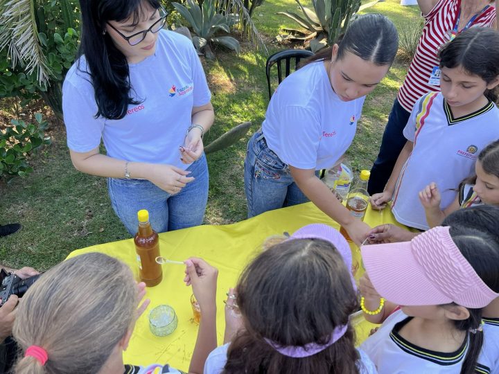 Atividade de educação e relação com a comunidade